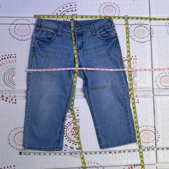 Capri’s - Picture 5 of 7